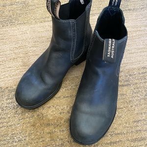 Rustic Black Blundstones 1630 EUC Women’s 8